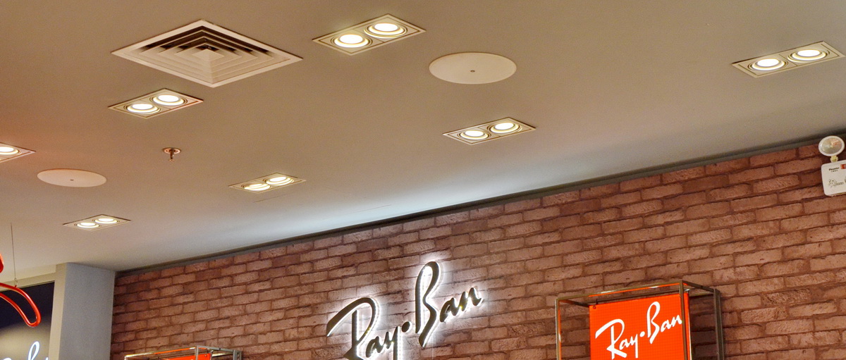Ray?Ban 宏伊国际广场店——摩斯国际 CIS 商用安装系统的经典应用