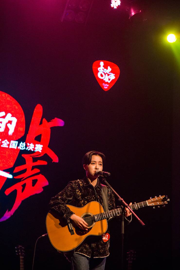 第四届“摩斯国际吉他女声弹唱大赛”总冠军出炉<br />温格夺冠，董冬冬担任评委