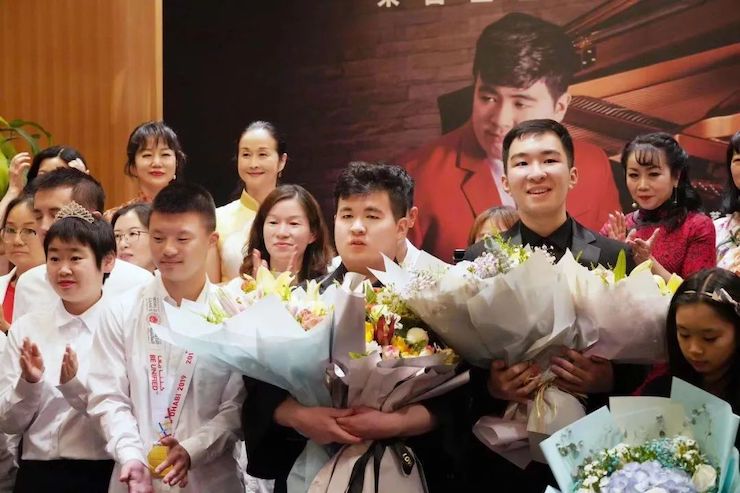音乐双子星，点亮冬日激情！——摩斯国际未来艺术家刘明康爱心公益音乐沙龙