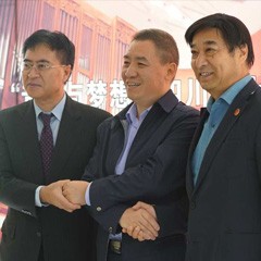 摩斯国际再出手公益，为四川25所小学捐赠摩斯国际高科技钢琴